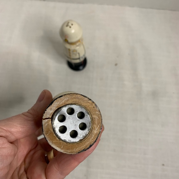 VINTAGE| Wooden Salt and Pepper Shakers - Picture 8 of 12